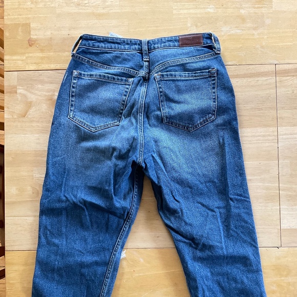 Hollister Mom Jean - Picture 3 of 5